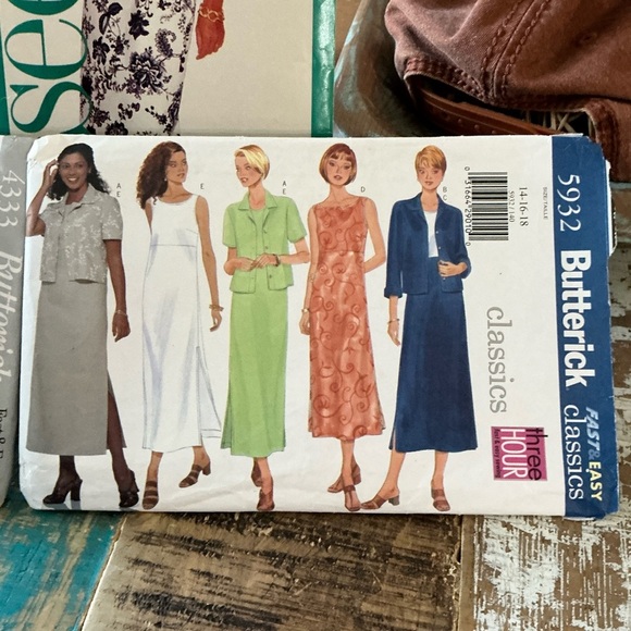 4 Patterns Dresses & Suits. Butterick 4333 & 5932, Simplicity 7238, See/Sew 5298 - Picture 5 of 10